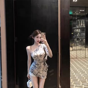 2026 Summer New Retro One-Shoulder Short Sleeve Dress for Women Summer Waist Dress Hot Girl Irregular Short Dress