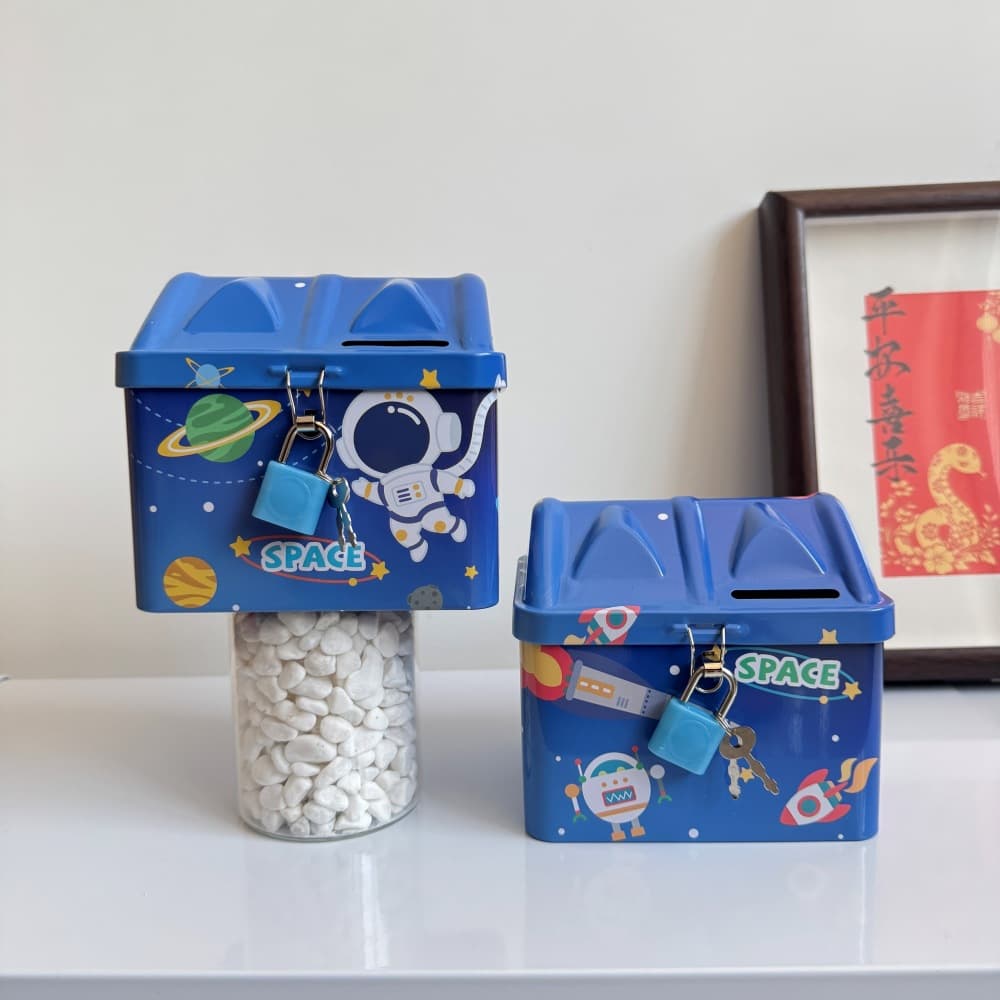 Small house space piggy bank rocket astronaut cartoon piggy bank iron belt lock can be stored and retrieved children's gift