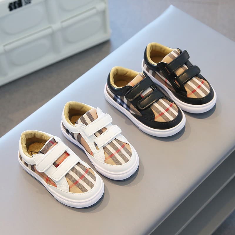 Children's Shoes 2026 Spring/Autumn New Kids Magic Strap Sneakers Baby Casual Skate Shoes Girls Versatile Running Shoes