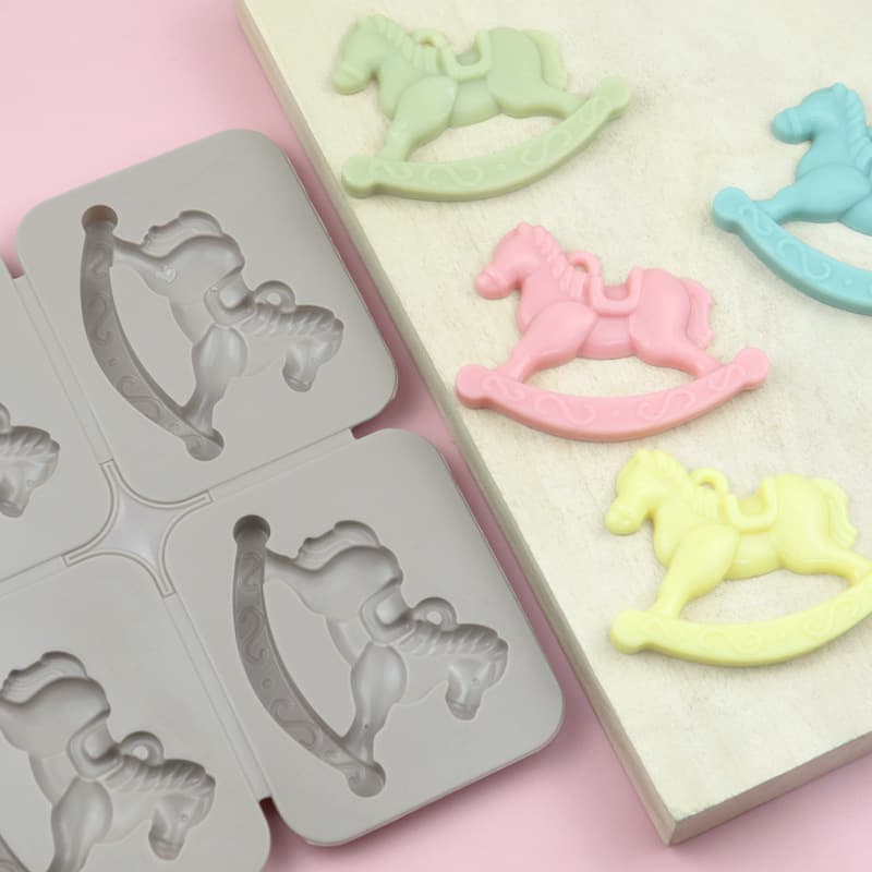 Scented Wax Sheet DIY Silicone Mold, Aromatherapy Plaster Soap Mold, Candle Mold, 4-Cavity Little Horse Candle