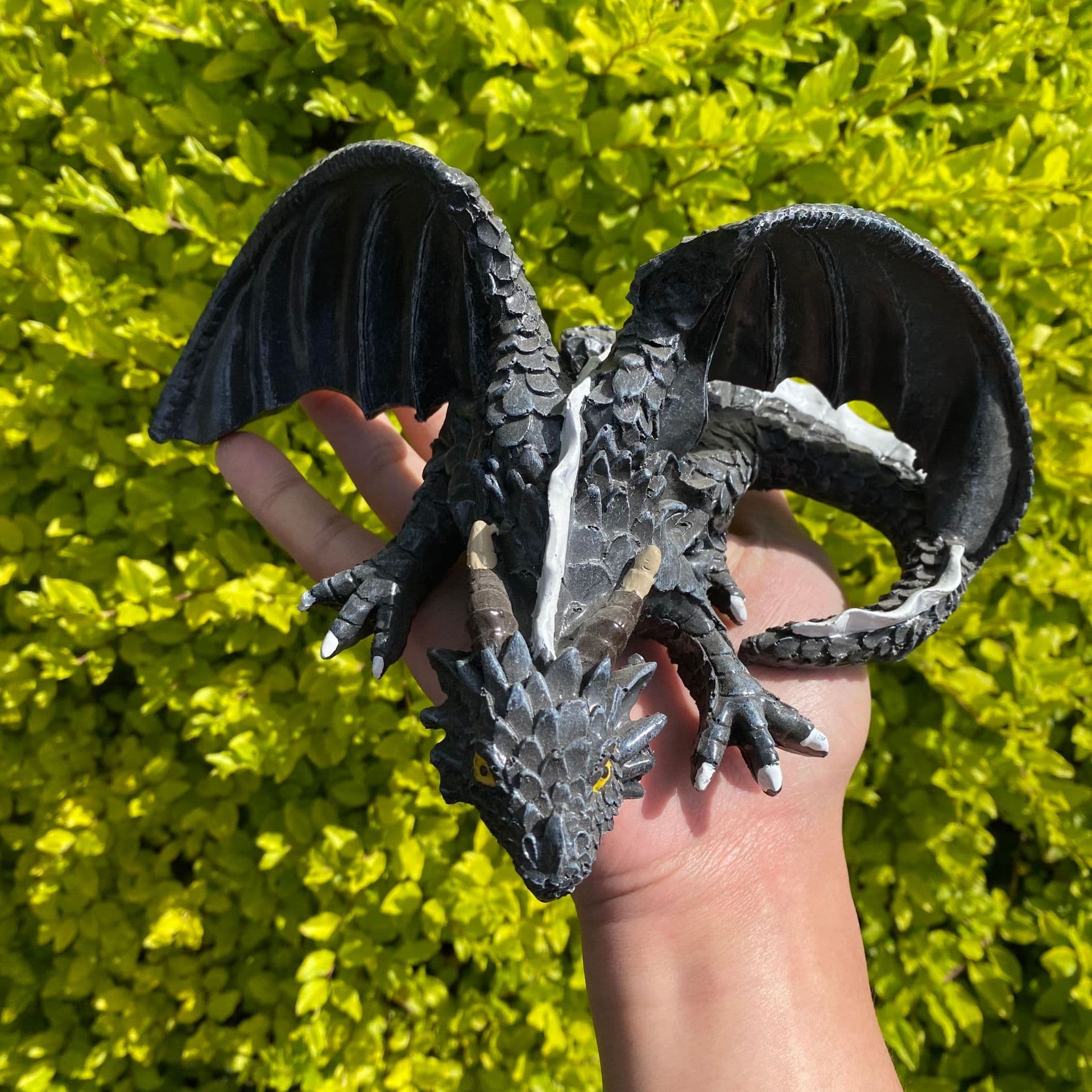 Cross-border Resin Decorative Spreading Wings Large Crouching Dragon Sculpture Ornament Office Desk Decoration Resin Craft