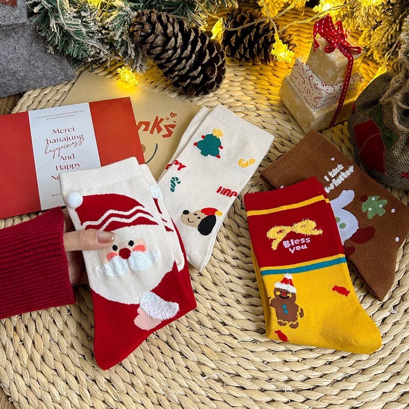 Christmas socks for women, autumn/winter cartoon Christmas gift box set, Korean-style cute mid-calf socks, stacked socks, European import cross-border.