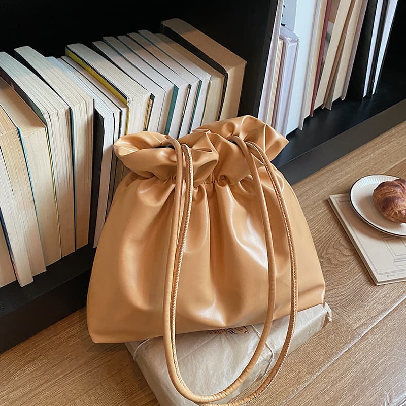 French Niche Design Bag Women 2026 New Women's Bag Trendy Versatile Pleated One-Shoulder Bag Fashionable Bucket Bag for Outings