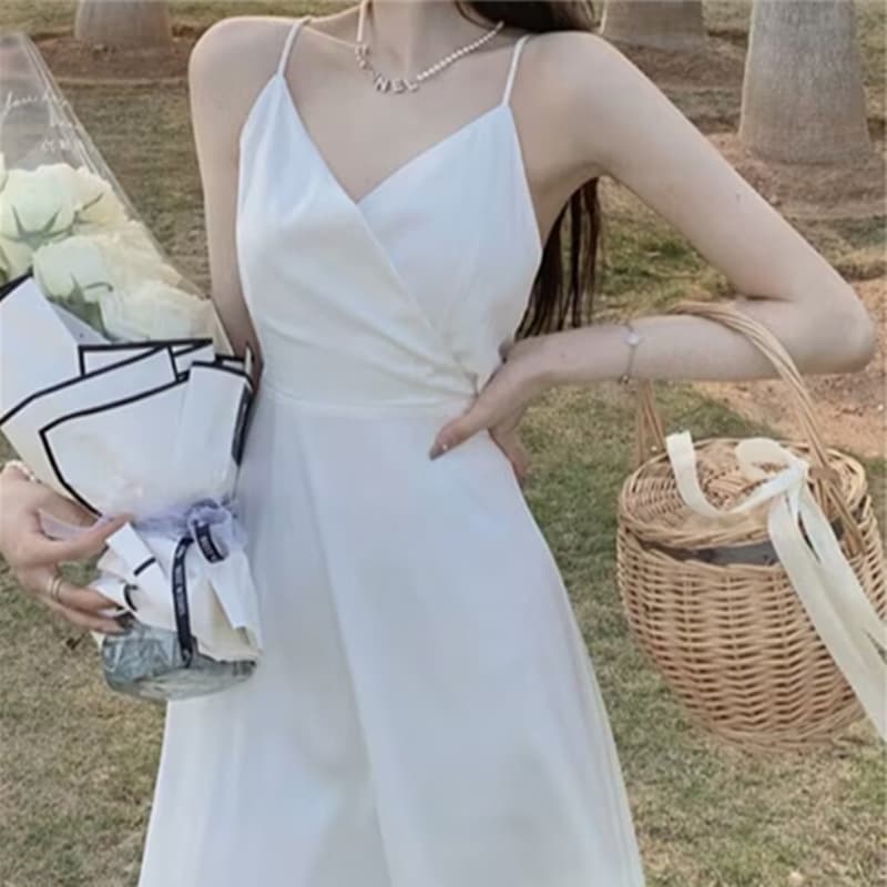 2023 new French style first love white temperament V-neck beach long skirt pure lust style suspender dress summer women's clothing