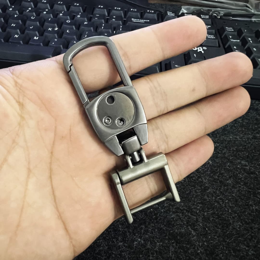 Creative Zinc Alloy Car Keychain for Men and Women, Waist Hanging Key Ring with Car Logo Pendant, Anti-Loss Keychain Decoration