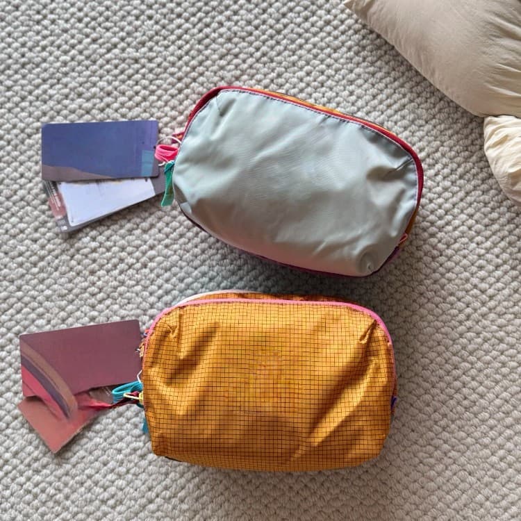 New Alpaca Dopamine Color Travel Crossbody Bag Makeup Bag 4L Large Capacity Waterproof Nylon Toiletry Bag Hanging Bag