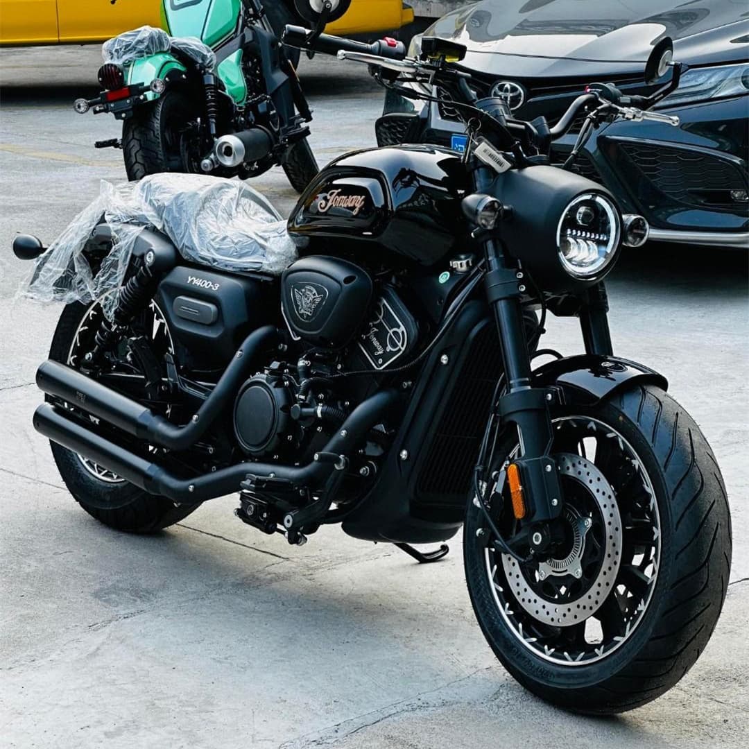 New Zhuangwei 400 Twin-Cylinder Water-Cooled Cruiser Motorcycle V-Type Benda Huishi 250 Harley Retro Motorcycle