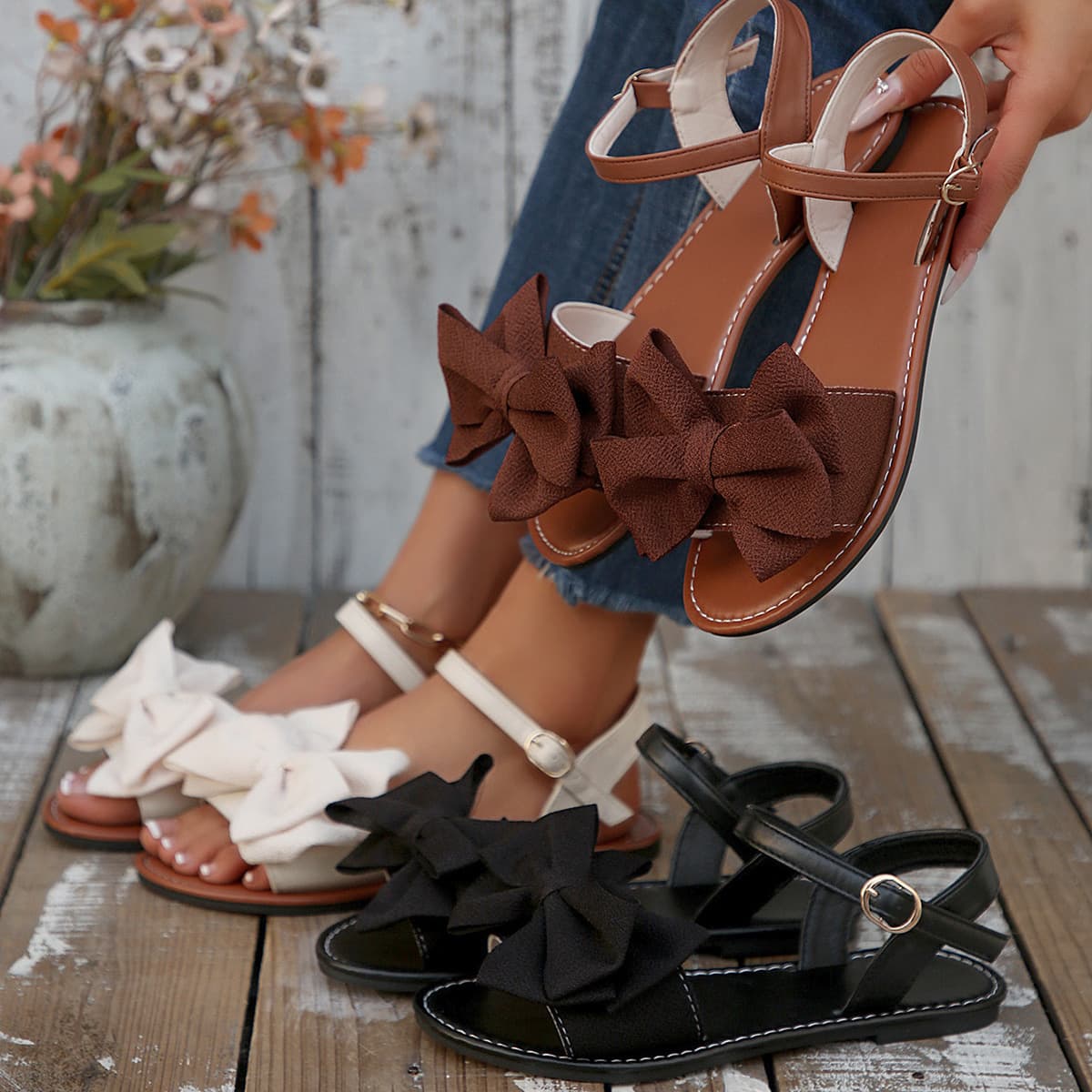 Women's Large Size Round Toe Flat Sandals 2026 New Style with Bow Decoration Buckle Casual Versatile Beach Sandals