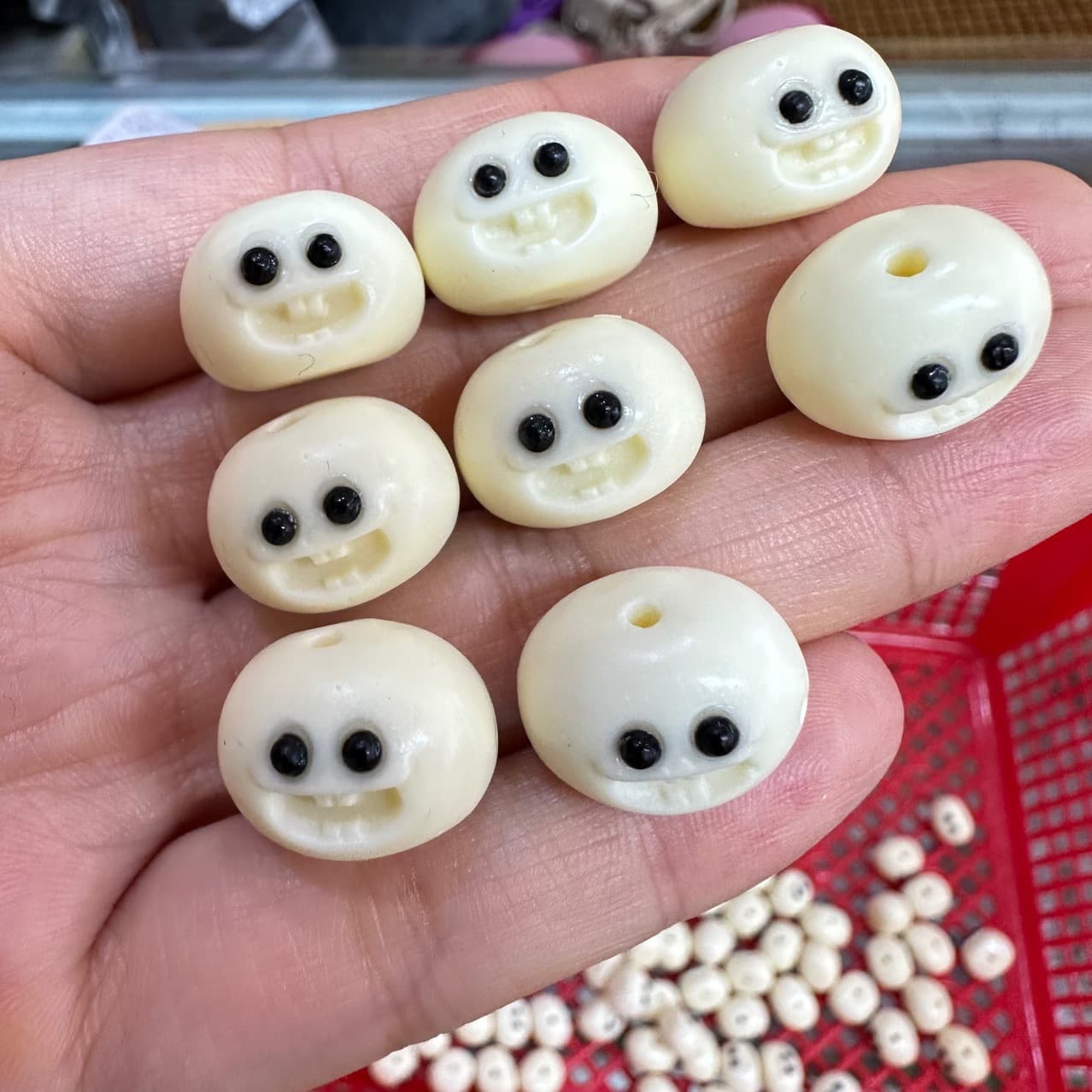 Ivory fruit carvings, miniature steamed buns, DIY Bodhi fruit bracelets, super cute accessories for men and women.