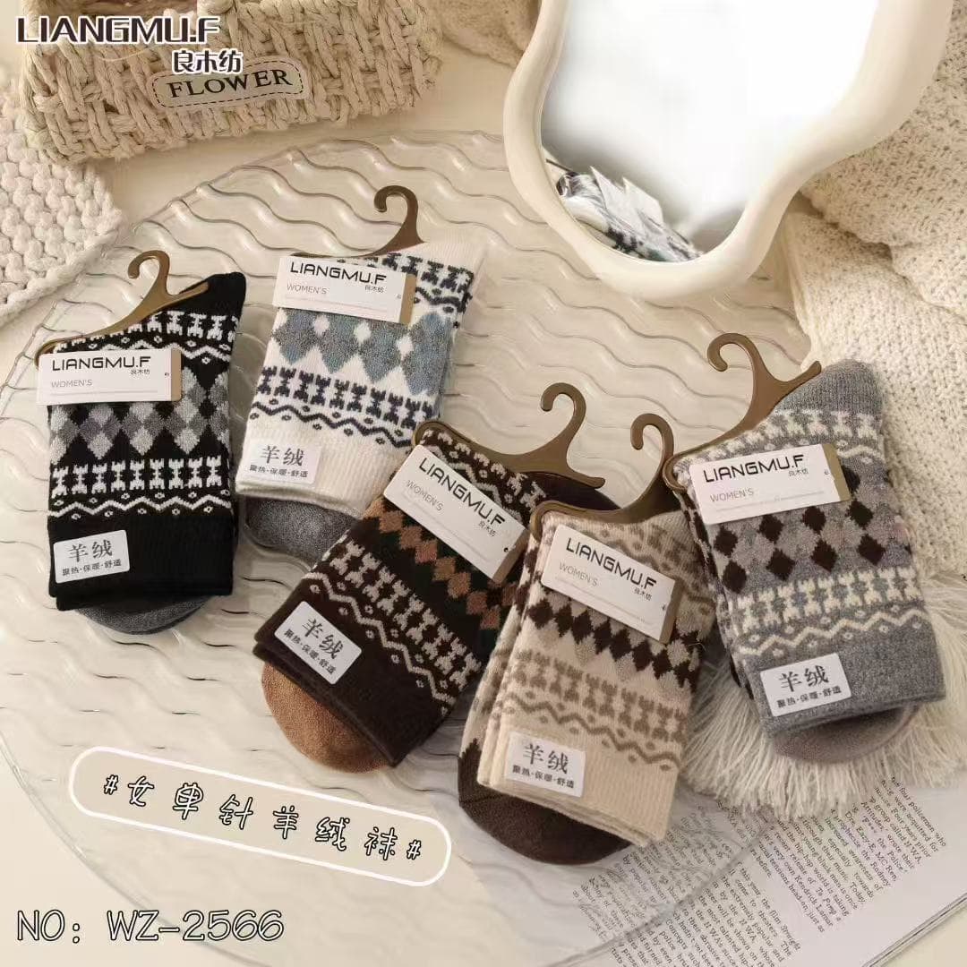 Liangmufang Winter New Korean Style Fresh Cashmere Socks, Warm Thickened Women's Mid-Calf Socks Japanese Korean Style Socks