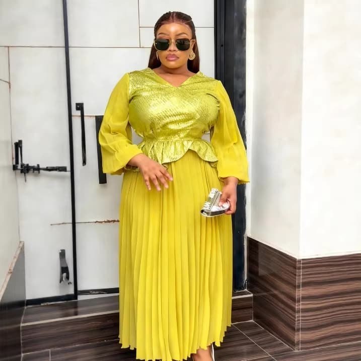 Plus Size Women's Yellow Sequin Patchwork Dress, Waist-Slimming Pleated Long Dress for Banquet Gown