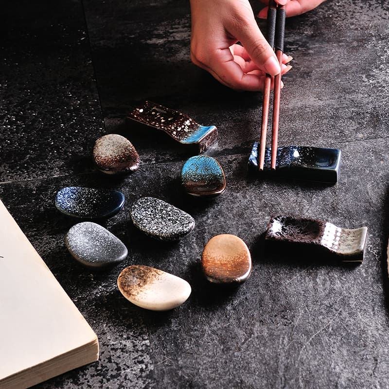Ceramic chopstick rests and multi-purpose holders for restaurants, minimalist Japanese-style chopstick stands