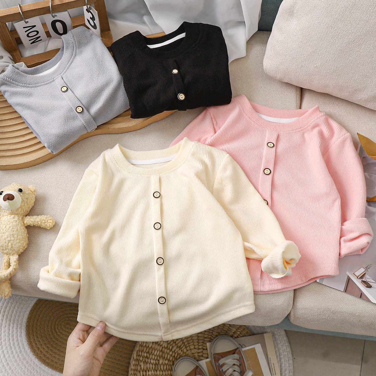 Girls Sweet Long-Sleeve T-Shirt 2025 New Knit Base Layer, Children Ribbed Stretch Button Warm Top Wholesale