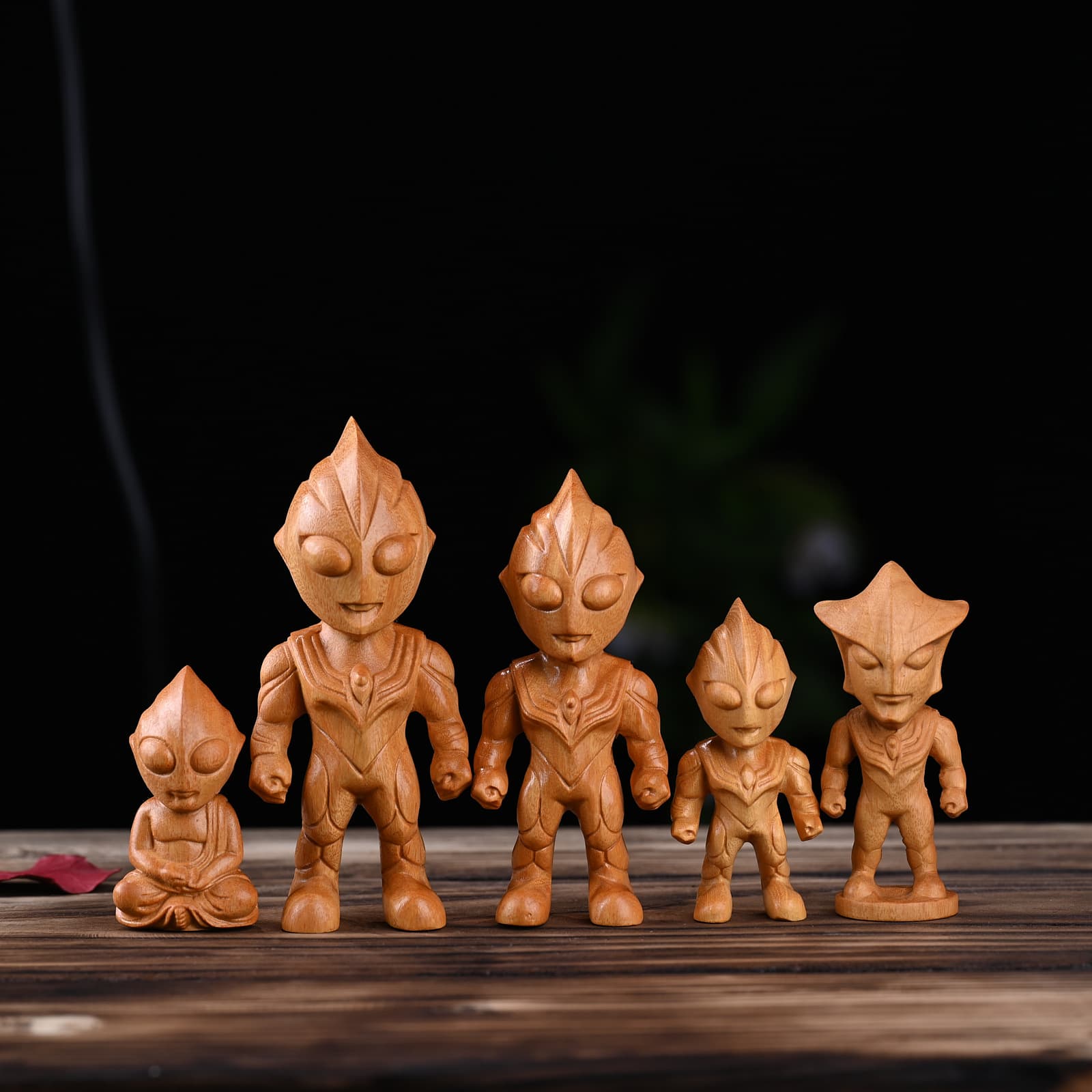 A portable handheld cartoon boy's birthday gift made of cliff cypress, sandalwood, and golden sandalwood.