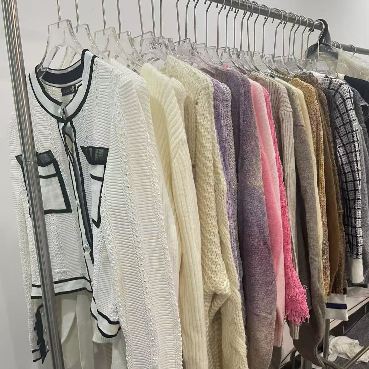 $9.9 Export surplus mixed style sweaters, cheap knitwear for street stalls and live streaming, autumn/winter women's plus size thick knit