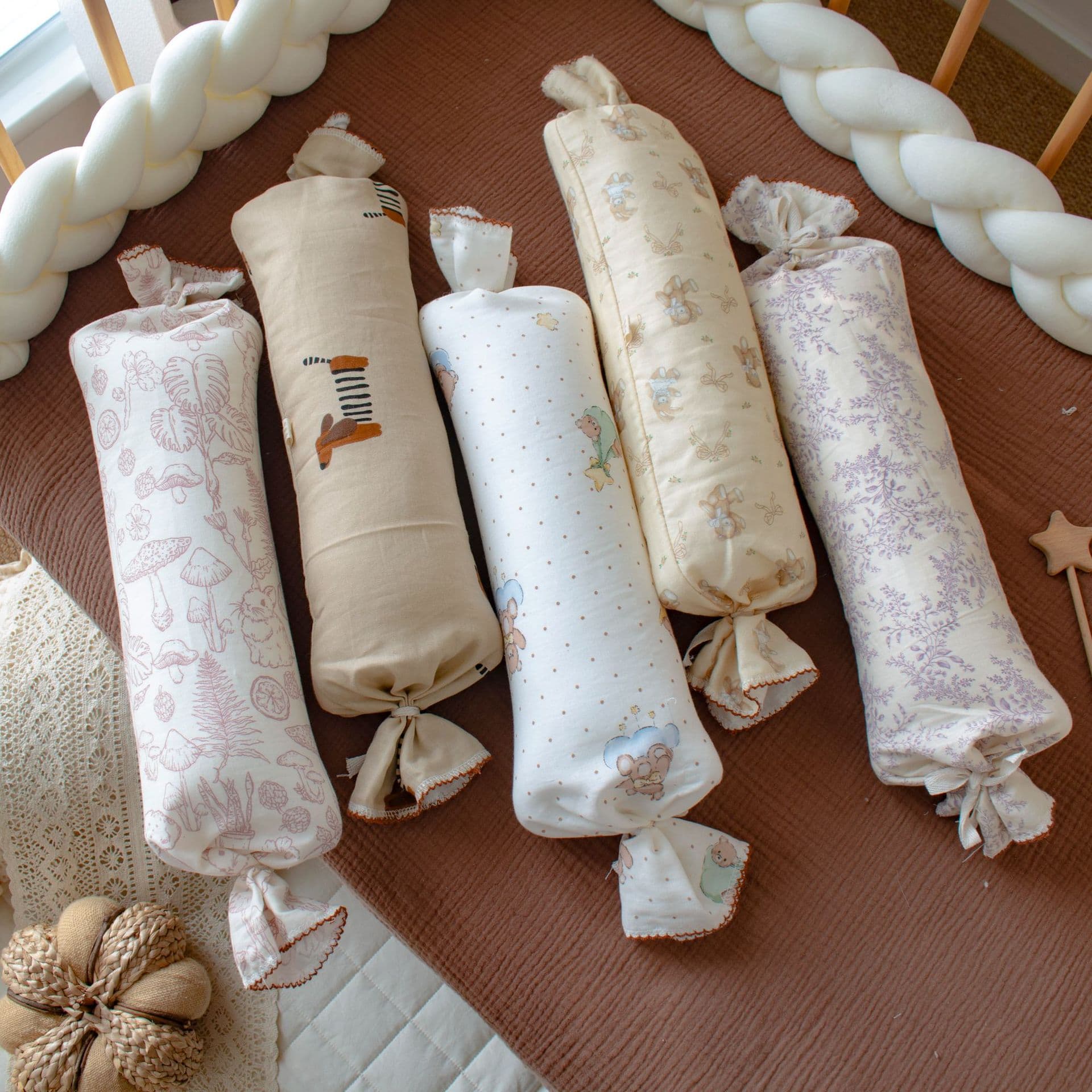 Gauze Candy Pillow Baby Side Sleeping Support Pillow Soothing Pillow All-Season Infant Sleeping Hug Pillow Anti-Startle Pillow