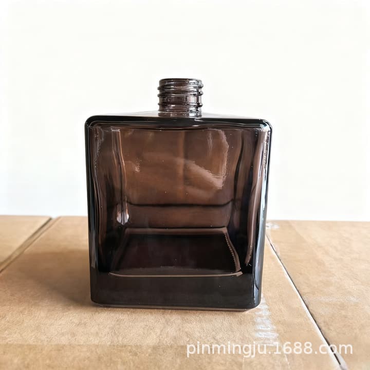 Custom 50ml Square Bottle Aromatherapy Glass Diffuser Home Glass Bottle Perfume Refill Empty Decorative Bottle
