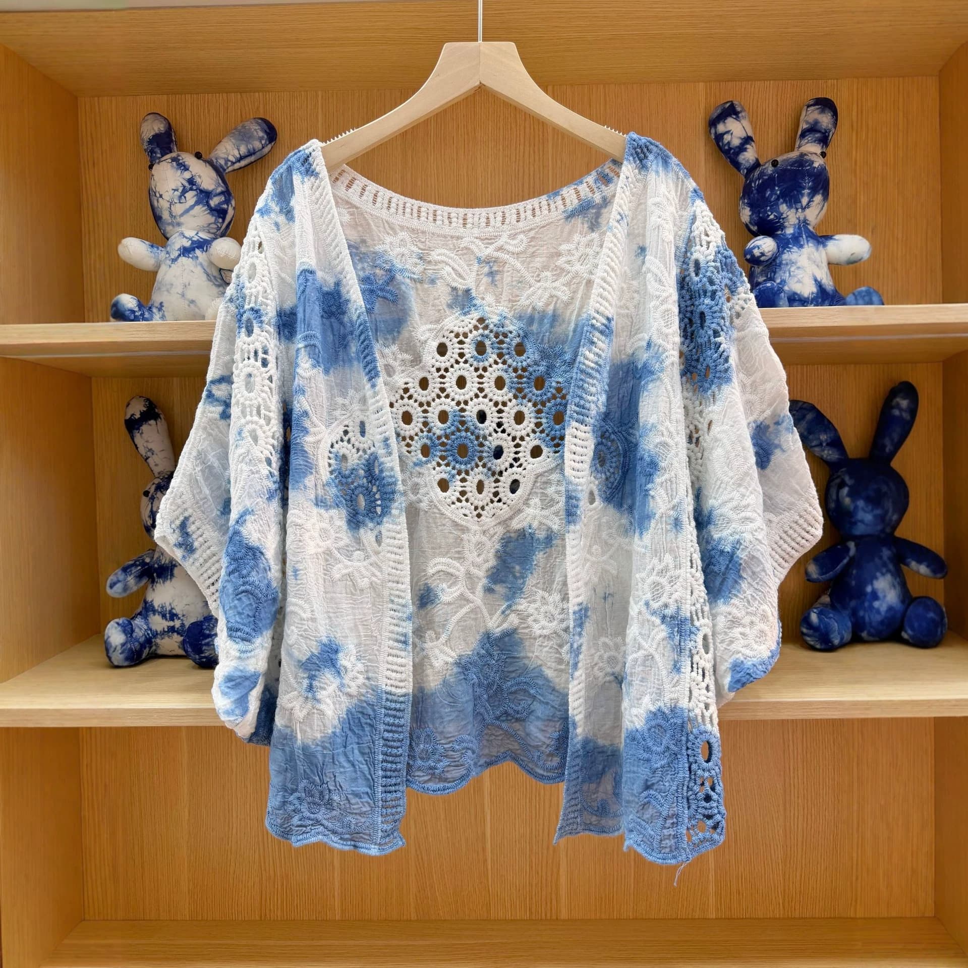 Yunnan Dali wholesale handcrafted pure plant indigo tie-dye travel vacation versatile top, factory direct