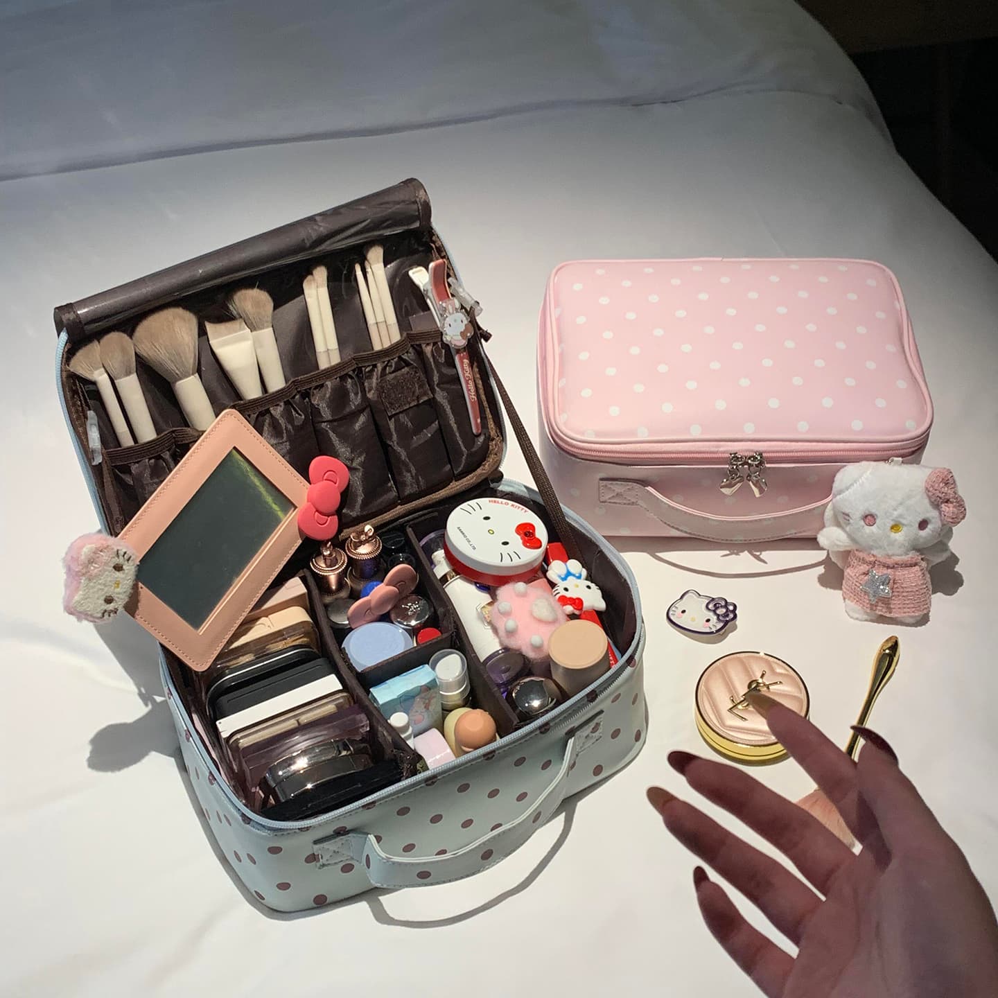 2026 New Makeup Bag Large Capacity Waterproof Handheld Makeup Case Women Portable Travel Storage Bag with Mirror Toiletry Bag