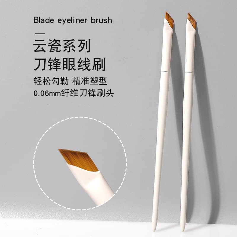 Cloud Porcelain Angled Flat Blade Cosmetic Eyeliner Brush Flat Head Makeup Brush Angled Eyebrow Brush Eye Beauty Tool