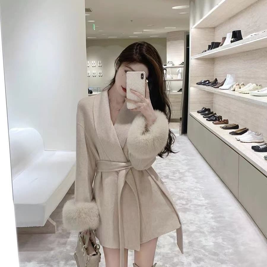 Elegant Apricot Long-Sleeve Wool Coat for Women, Autumn/Winter Style with Waist-Cinching Belt and Fur Trim, Wool Blend Cardigan Top