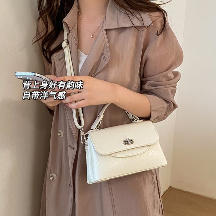Summer New Women's Bag Fashion Simple Large Capacity Shoulder Bag Premium Texture Crossbody Bag Niche Handbag