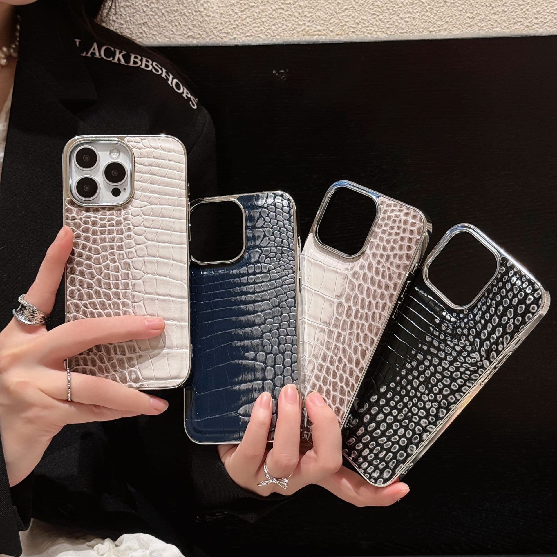 New snakeskin pattern iPhone 17 Pro electroplated all-inclusive protective case, suitable for iPhone 14 mobile phone case luxury case