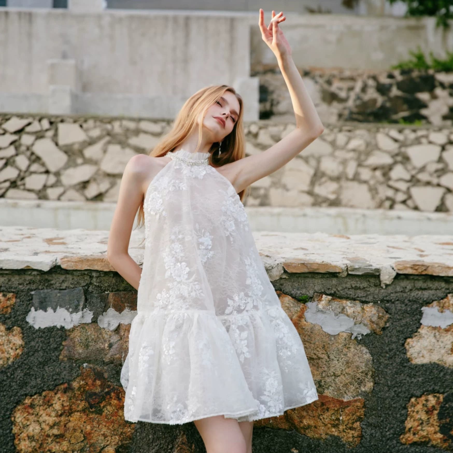 European and American sleeveless halterneck lace short skirt loose A-line niche outdoor photo wedding party small white skirt short wedding