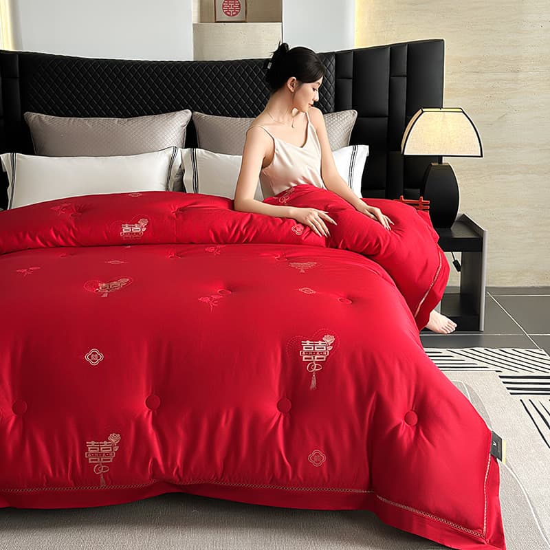 2025 premium hundred-count double-ply tribute satin jacquard cut-flower wedding bright red craft quilt core thickened winter quilt