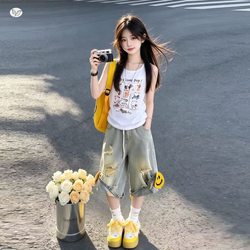 Girls Cartoon Printed Vest Ripped Mid Pants Suit for Big Kids 2026 Summer New Smiling Face Wide Leg Five-Leg Pants