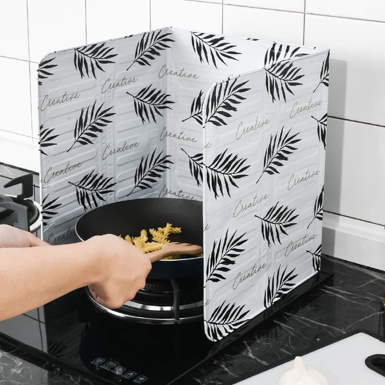 Thickened Cooking Aluminum Foil Splash Guard for Gas Stove, Nordic Style Oil Fume Baffle, Waterproof Splash Guard for Gas Stove