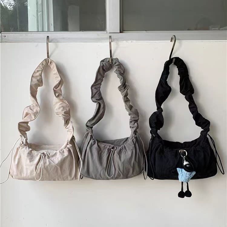 2026 New Niche Designer Bags Women’s Pleated Underarm Bag Women’s Cloud Bag Baguette Bag Shoulder Down Bag