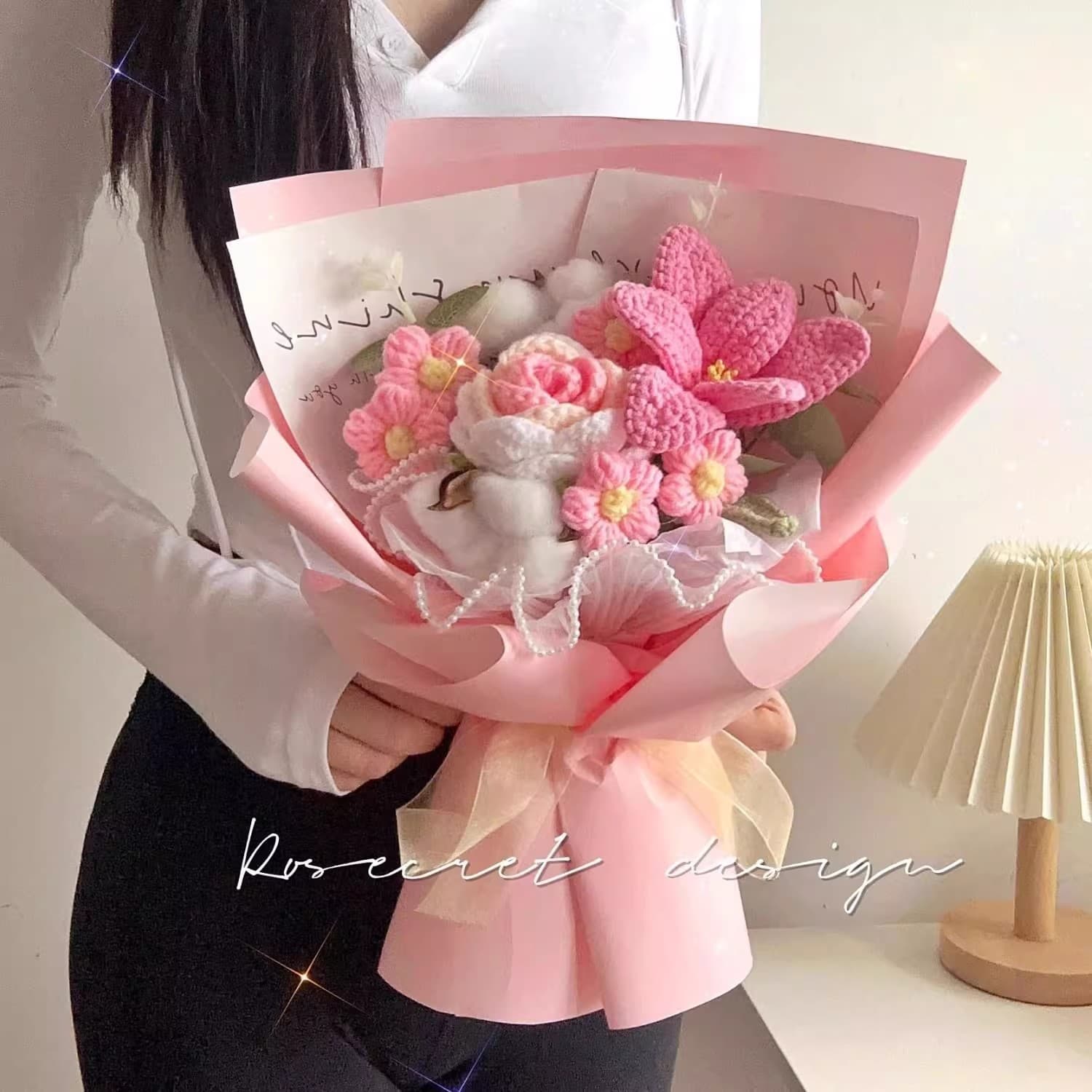 Chinese Valentine's Day roses and tulips knitted knitted bouquet knitted flower finished product birthday gift for girlfriend and teacher for Valentine's Day