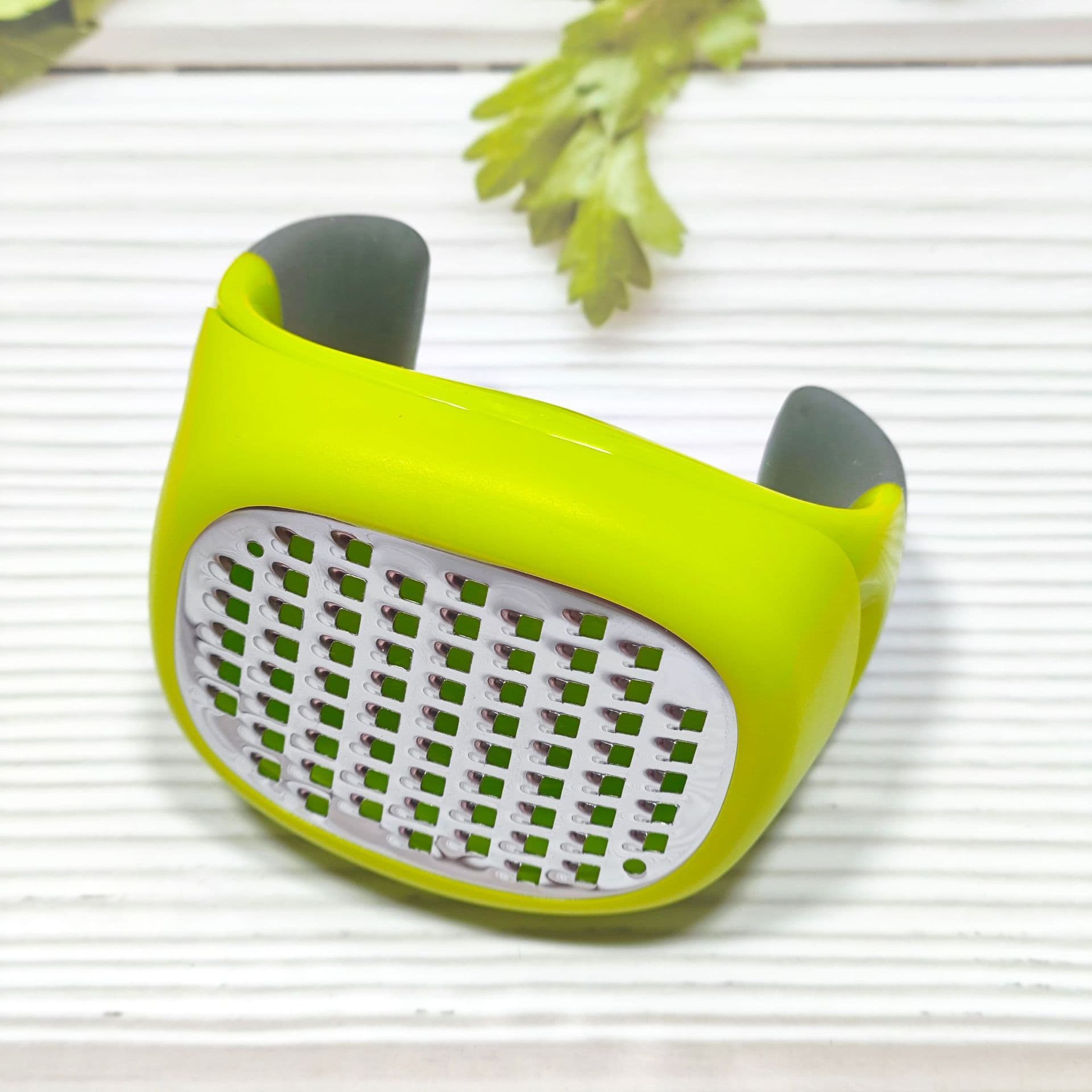 Wholesale Stainless Steel Ginger Grater, Multi-functional Wrist-mounted Garlic Grinder, and Fruit/Vegetable Shredder