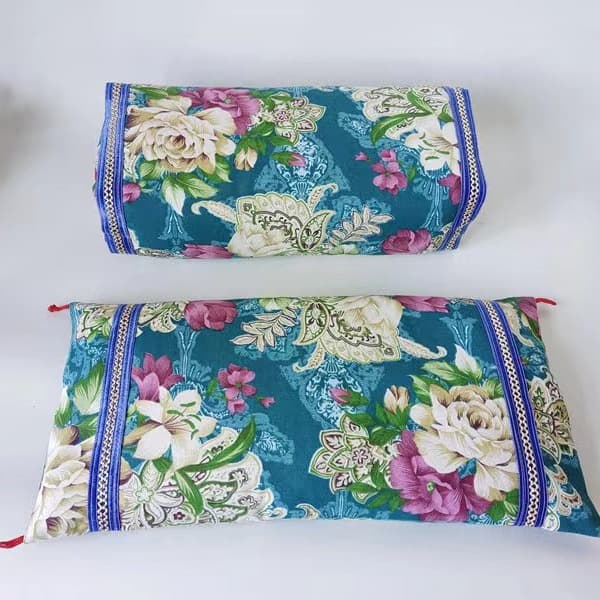 Red button-down court-style cotton coarse cloth pillowcase, pillow cover with peppercorn, buckwheat, cassia seed, mugwort, and floral pillow core, neck pillow