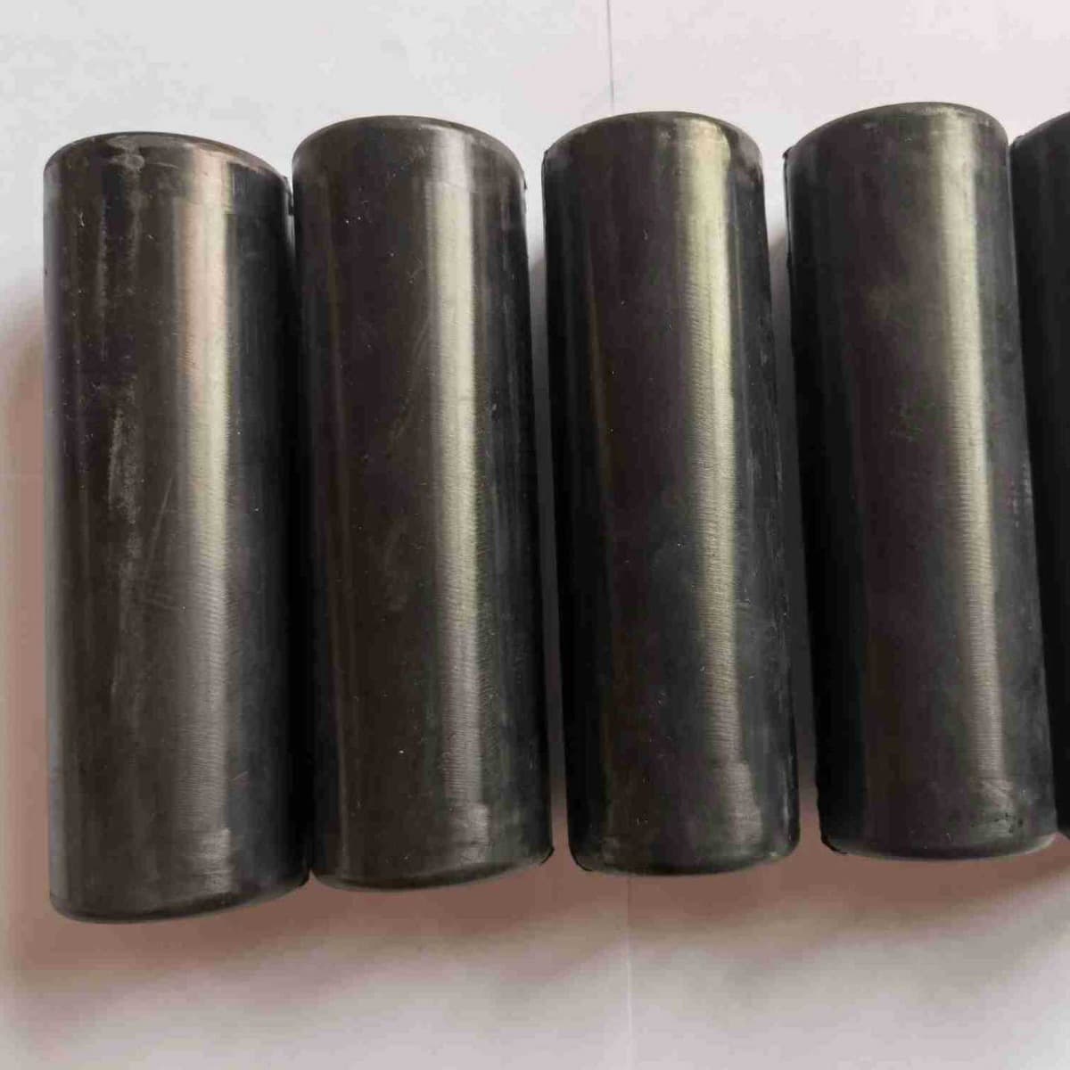Elastic rubber shock-absorbing rod, solid rubber shock-absorbing pad, black wear-resistant rubber sealing rod, lathe-cut sealing round rod