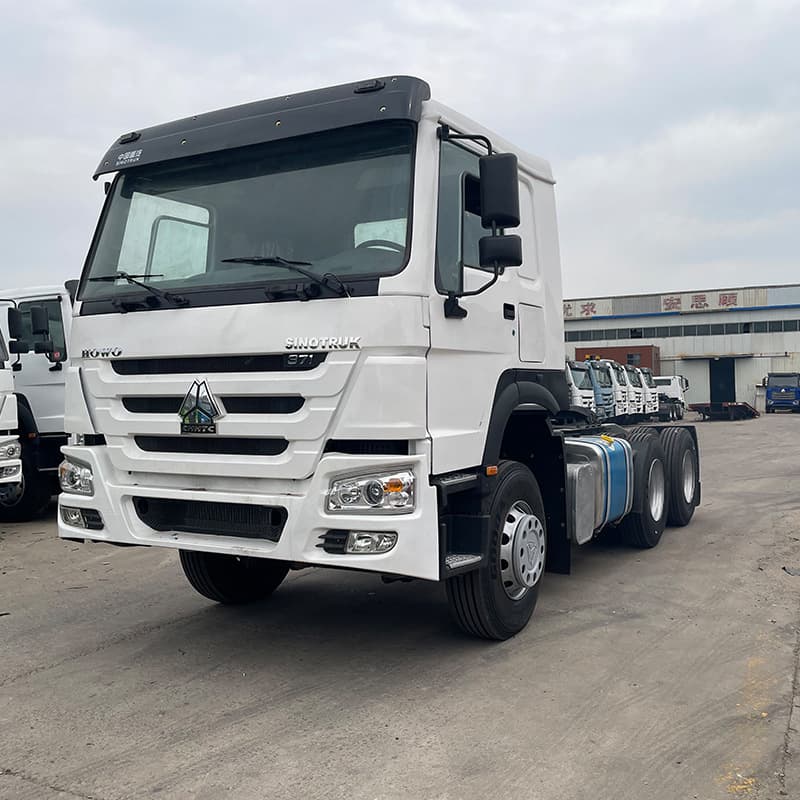 Rear eight-wheel Howo tractor head sell double axle semi-trailer trailer head 371 horsepower cargo transport head