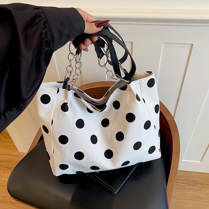 2026 Korean version of polka dot shoulder bag niche tote handbag casual bag female Japanese large capacity new commuter bag