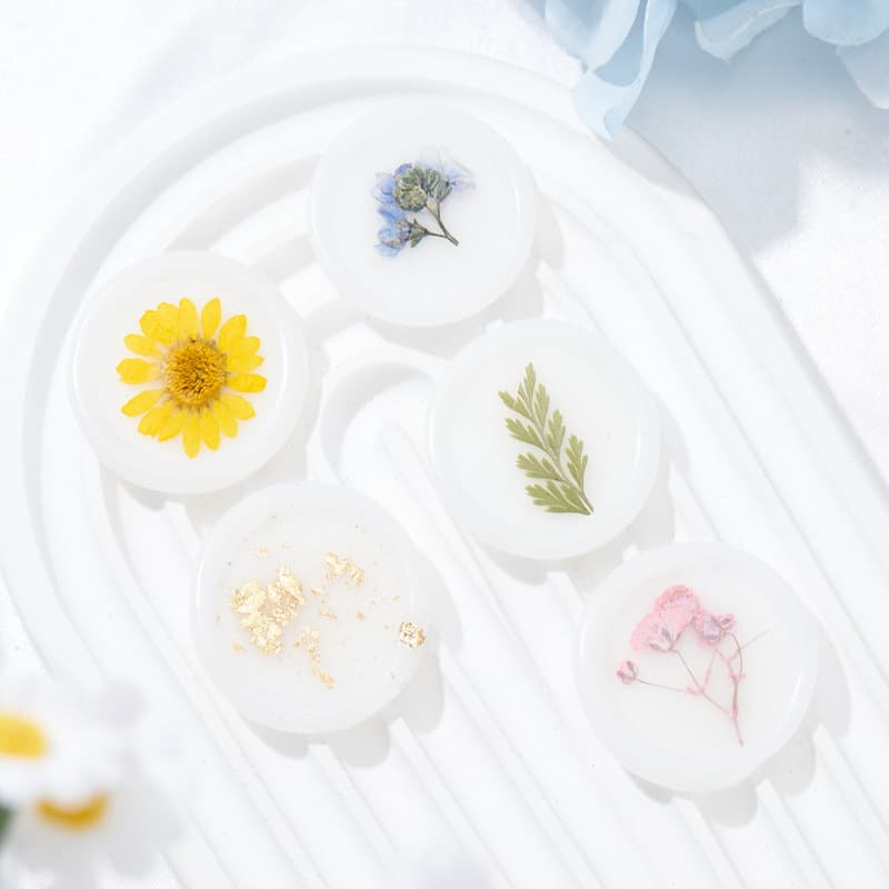 Personalized wax labels with dried flower logos or designs, wax stamps, sealing wax stickers, envelope sealing stickers.