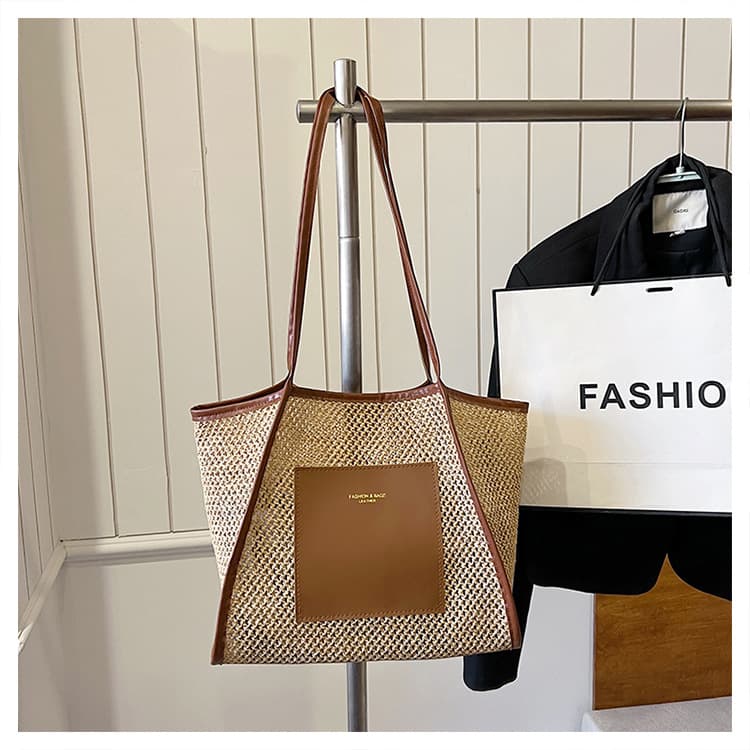 Woven Beach Bag Women's Large Capacity 2025 New Summer Cut Out Shoulder Beach Bag Versatile Commuter Tote Bag
