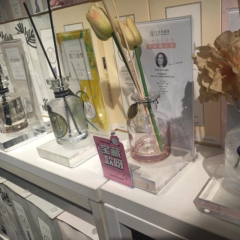 Customized acrylic perfume display stand transparent desktop plexiglass thick plate base cosmetics and drink holder