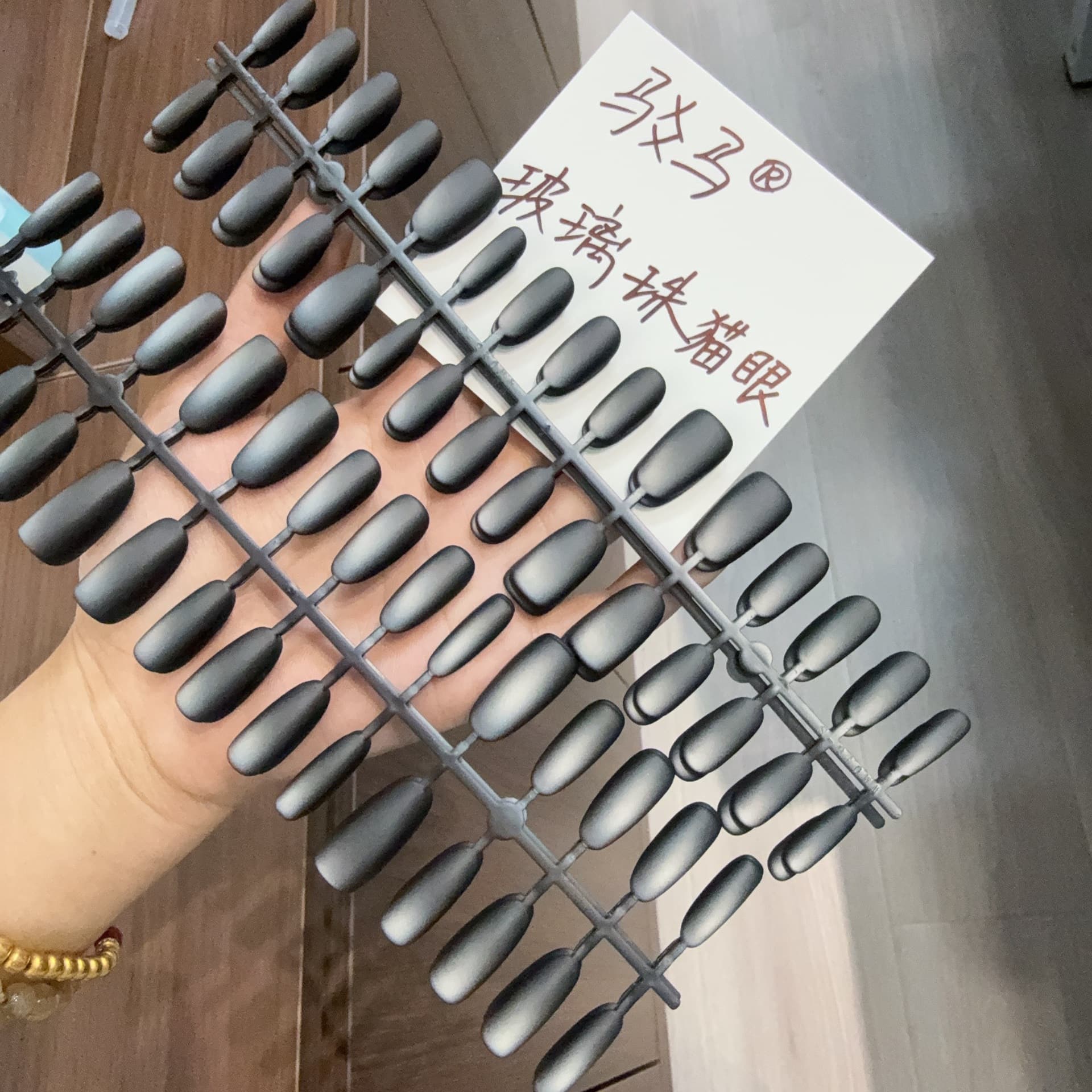 Matte Black Hand-Painted Airbrush Coloring Wearable Press-On Nails Pre-Made Nail Tips 30 Pieces Glass Bead Cat Eye Sized False Nails