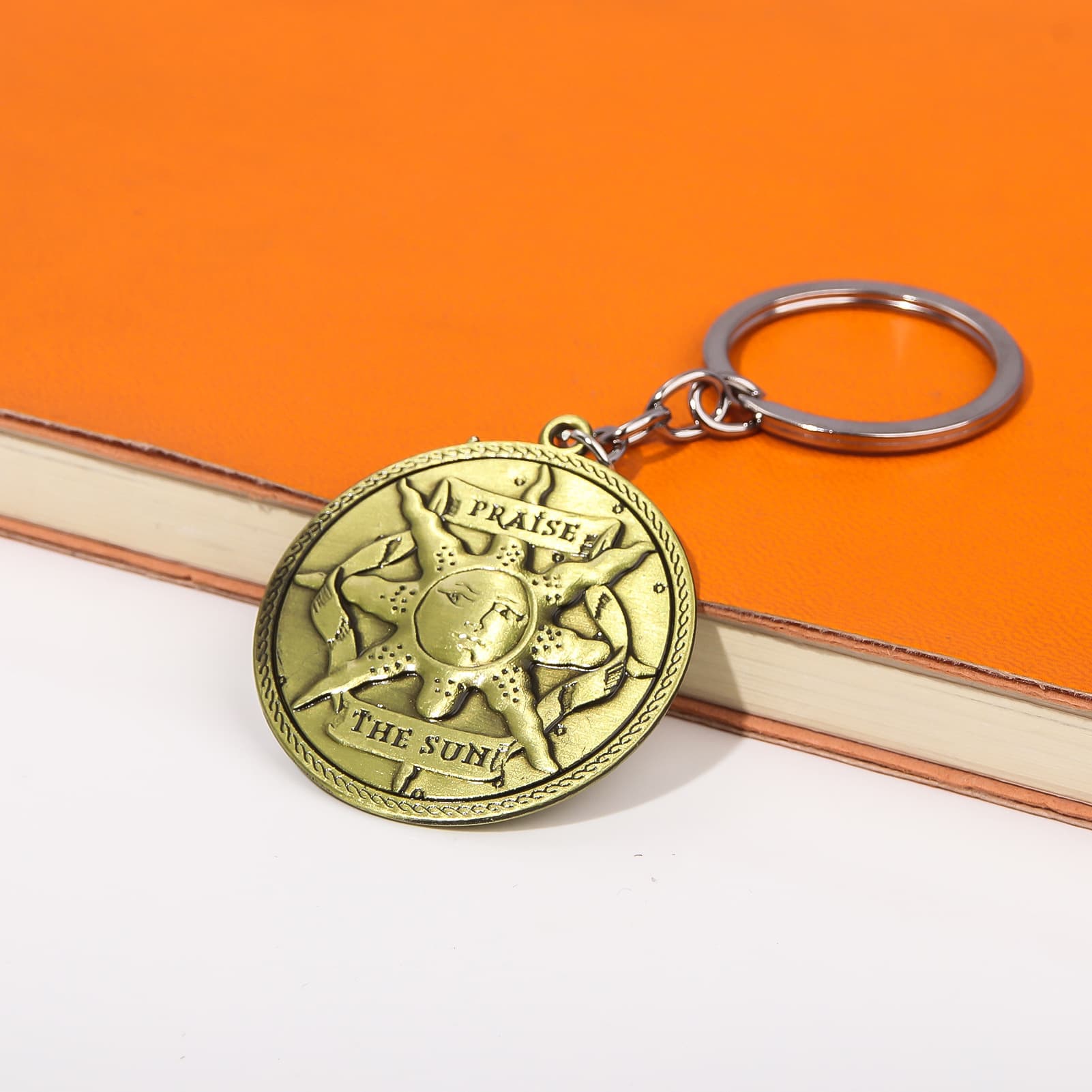 Cross-border Source Sun Warrior Keychain Game Dark Souls 3 Accessory Sun Knight Solaire Pendant