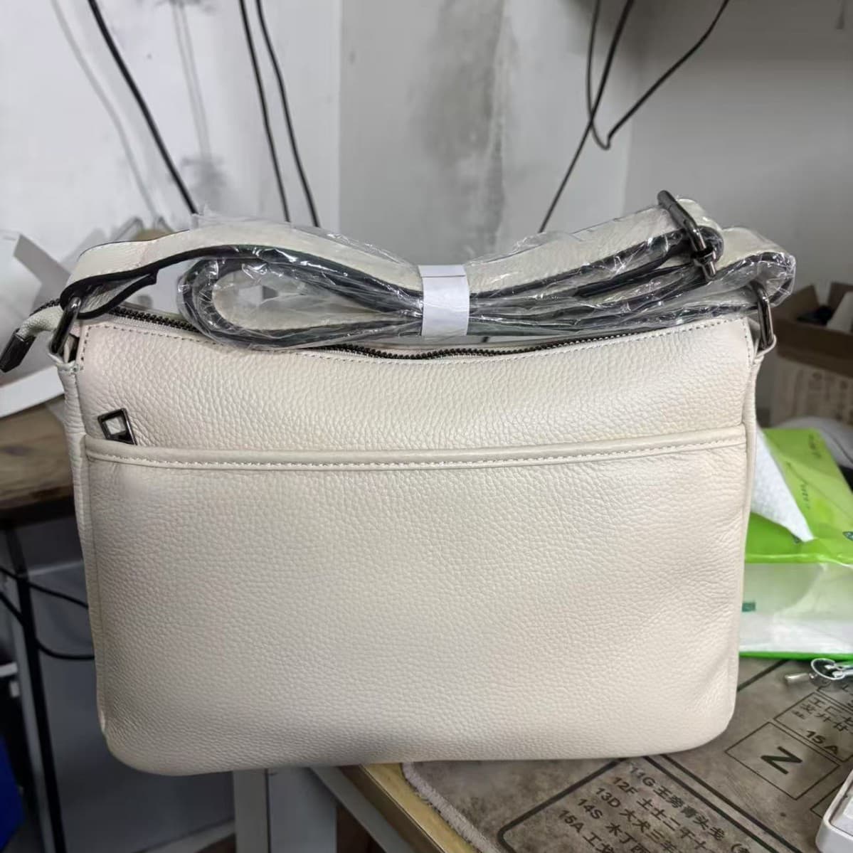 Cross-border Genuine Leather Women's Bag 2025 New Large Capacity Soft Leather Multi-layer Middle-aged Mom Bag Single Shoulder Wide Strap Crossbody Bag