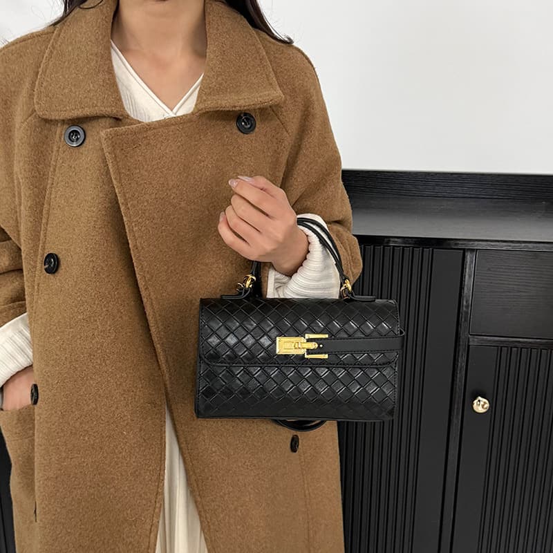 Winter 2026 New Style Small Square Bag Simple Trendy Casual Handbag Women's High Appearance Niche Handbag Crossbody Bag