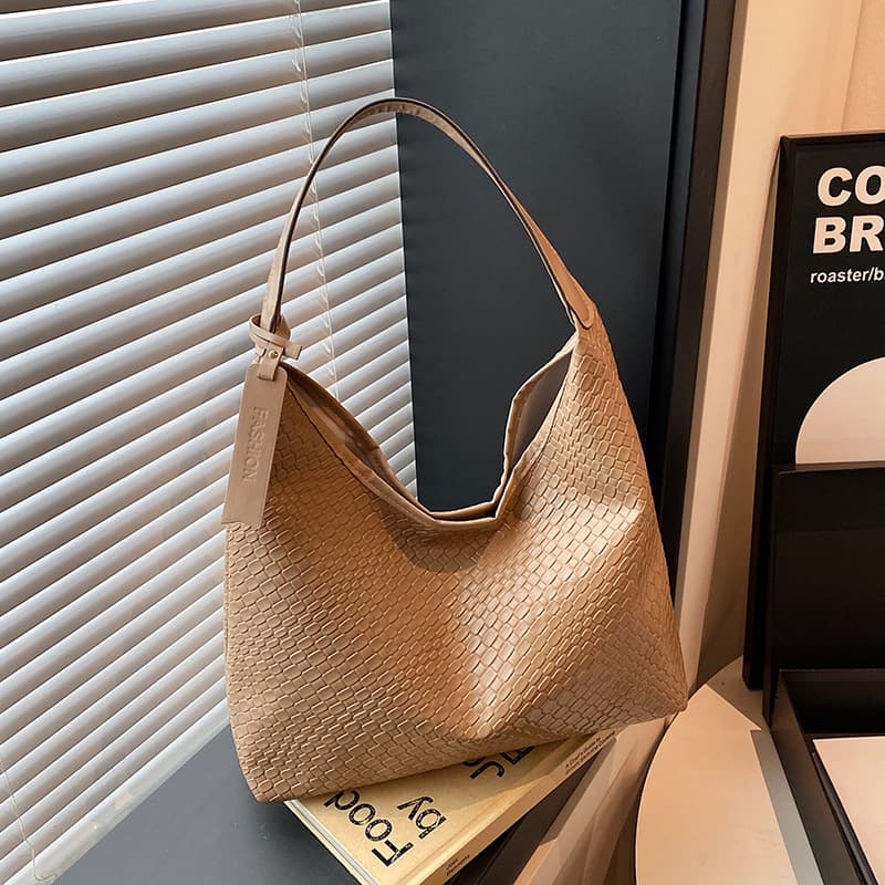 Casual Retro Large Capacity Bag for Women 2025 New High-Fashion Versatile Trendy Shoulder Bag Bucket Bag