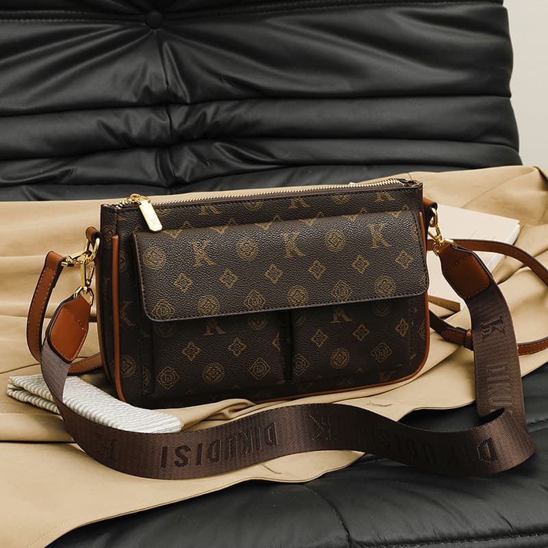 2026 New Light Luxury Texture Fashion Simple Single Shoulder Women's Bag Underarm Bag Niche Design Retro Small Square Bag Women's Bag