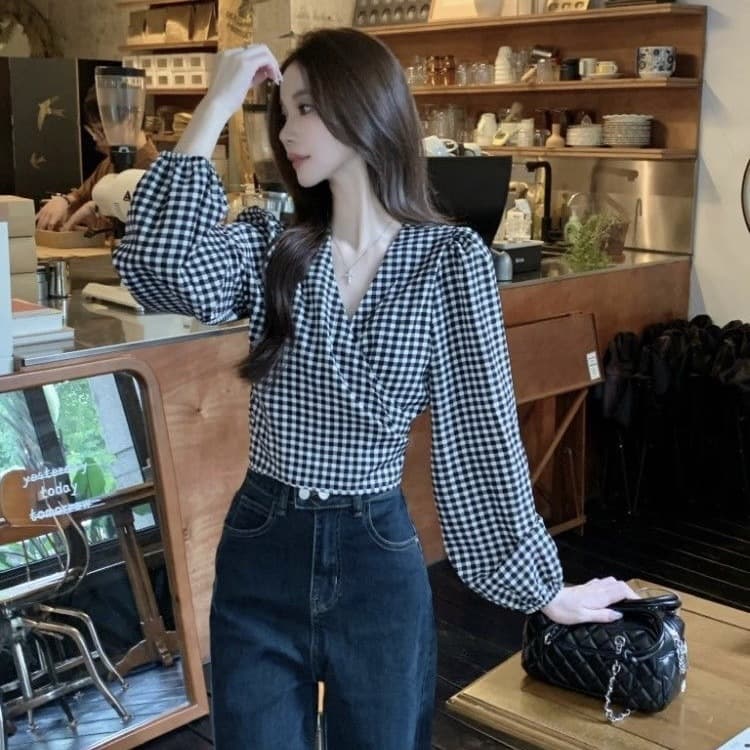 French Vintage V-Neck Plaid Puff Long Sleeve Blouse for Women, Fall Design with Tie Waist, Short Style
