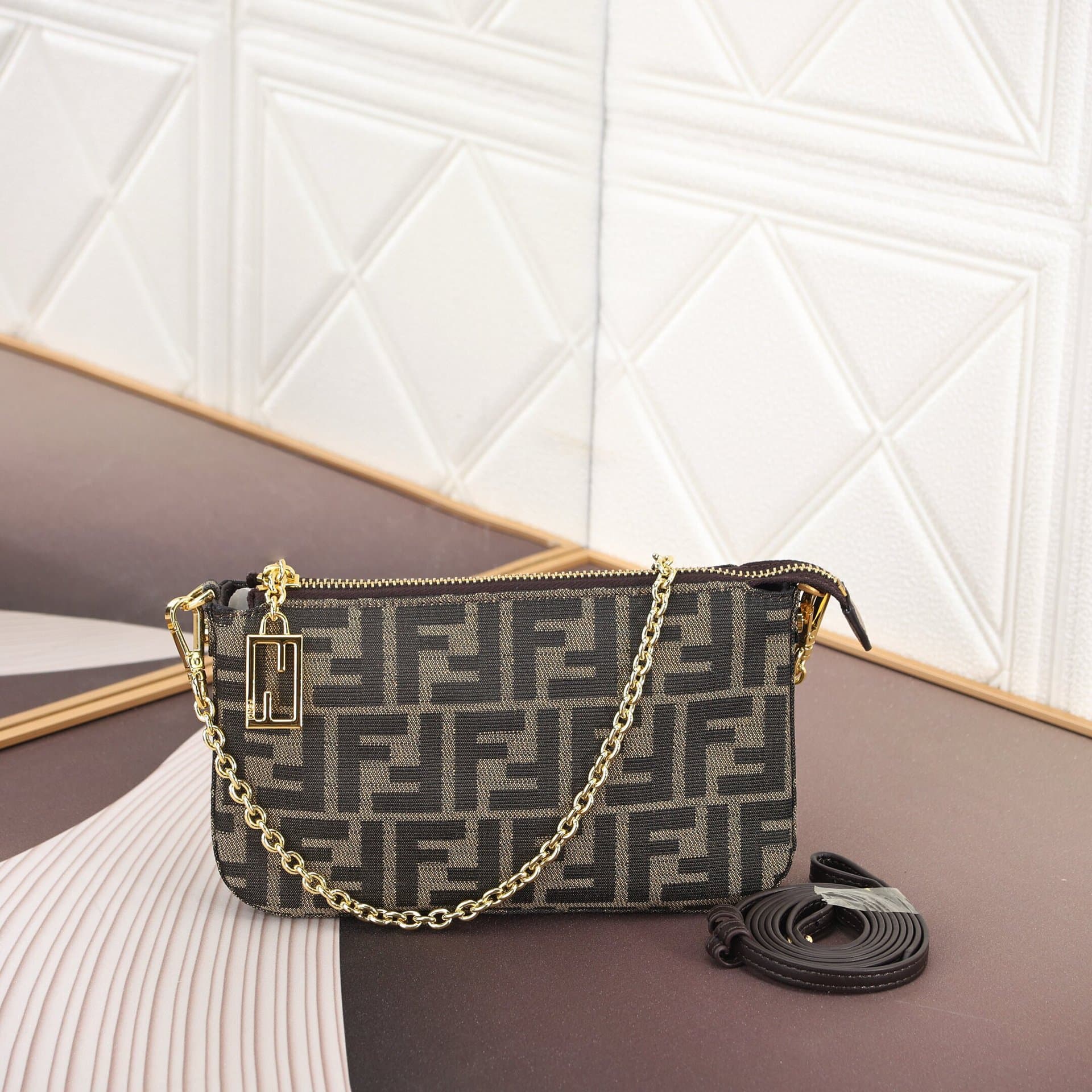 FF family bag women's bag 2025 new trendy fashion printed shoulder crossbody bag versatile portable small square bag cross-border
