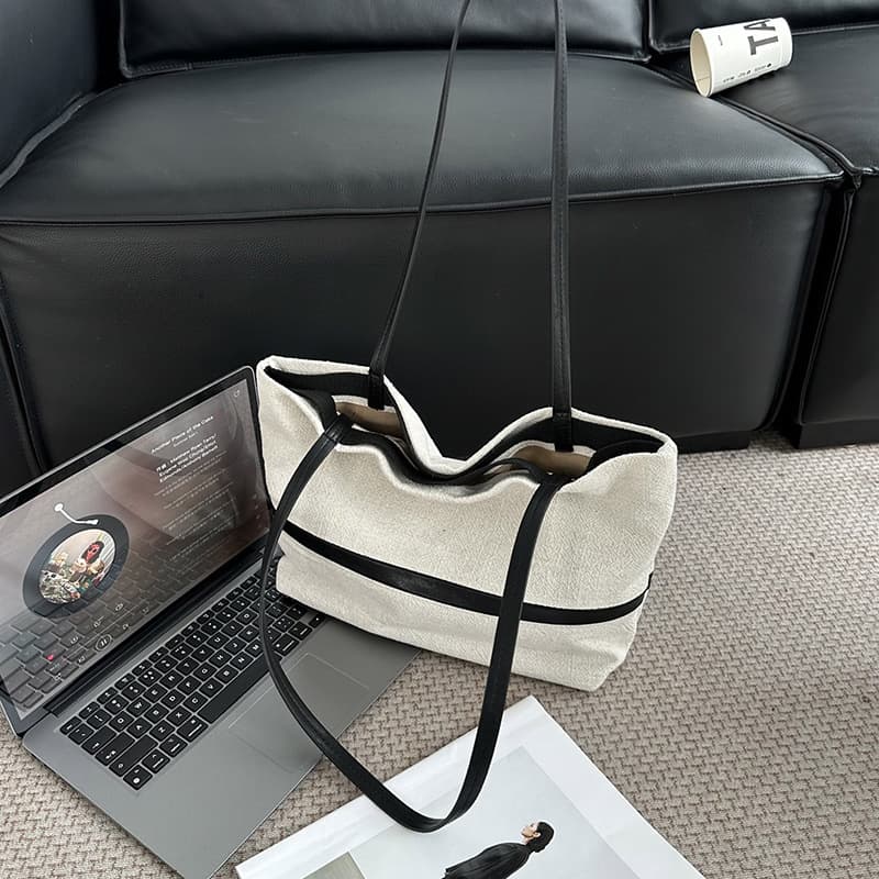 Qiao Ge's new cotton and linen tote bag is simple and versatile, large-capacity shoulder bag, commuting out on the street, armpit bag, women's bag